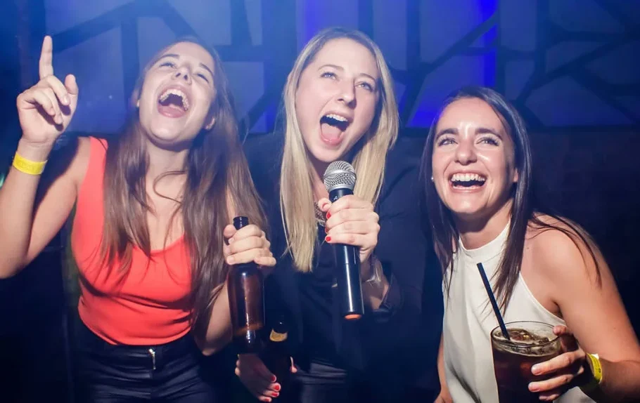 comida-karaoke-chicas-murcia-fiesta
