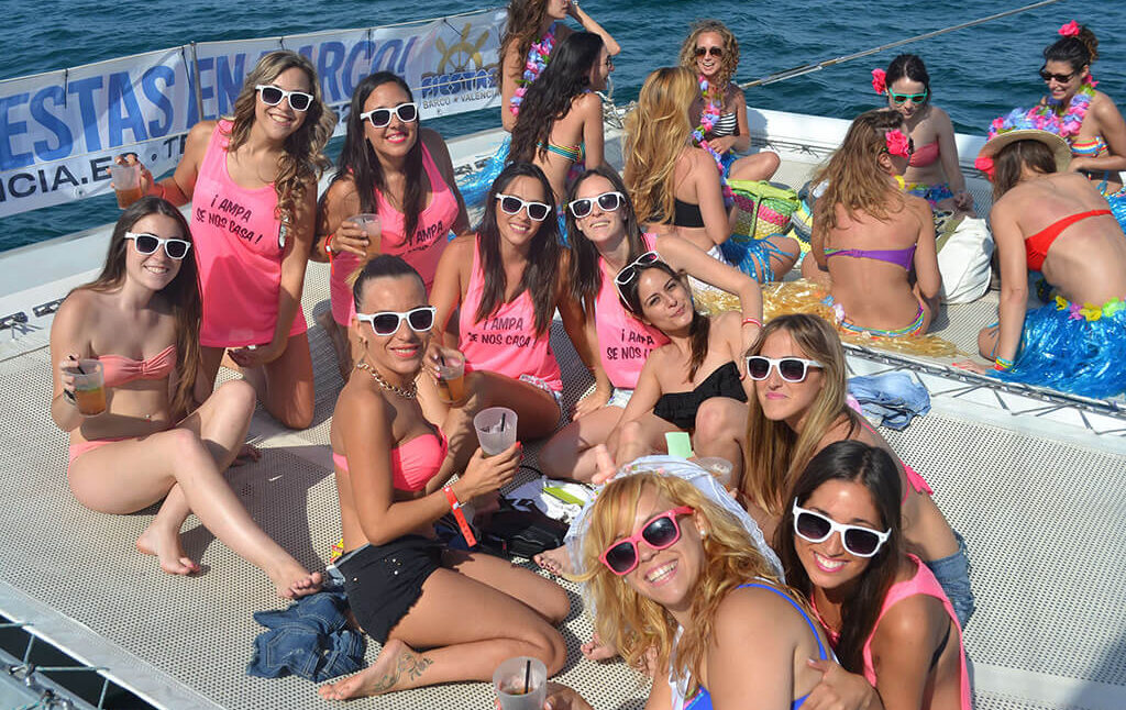 boat-party-chicas-barco-águilas-murcia-fiesta